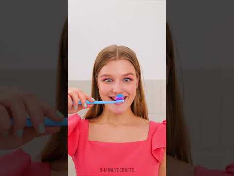 I TEACH MY MOM TO BRUSH TEETH 🦷💧 #shorts