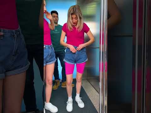 IF YOU MEET SOMEONE WEARING THE SAME CLOTHES, CHANGE IT IN A MINUTE🙀👭 #SHORTS