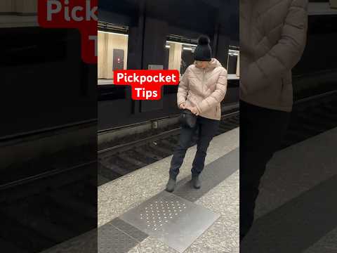 Pickpocket Tips for Travel #antitheft #traveltips #travelsafetytips #crossbodybag
