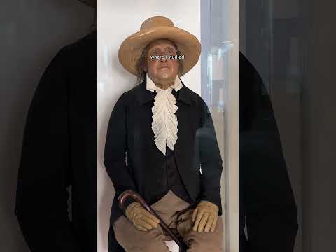 de*d man on display in London?! 💀 #londontravel #londonlife