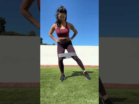 Kayla’s Favorite Exercises for Grumpy Knees Using a Resistance Band