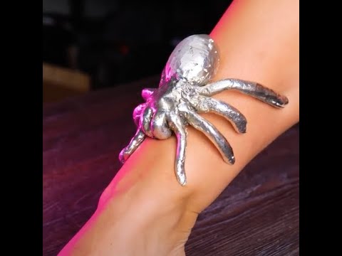 He made spider-shaped jewelry to adorn girl's leg 🕷 #shorts