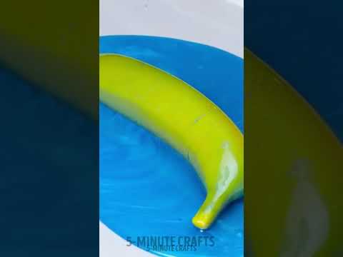 Create a custom wall decoration out of a banana and epoxy resin