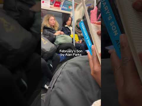 what London girls are reading! 🩷📚  #londonlife #booktok