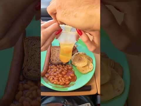 Not a normal breakfast in bed? Cook your beans and eggs deliciously in the car on your way home 🚗