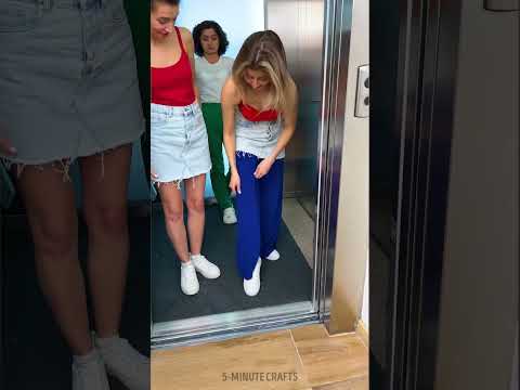 WHEN YOU MEET SOMEONE WEARING THE SAME CLOTHES 🙀👭 #SHORTS