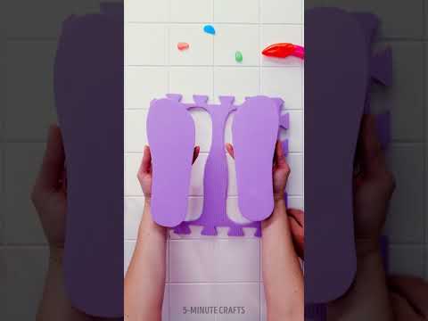 How to look taller and get through a checkpoint 🦶🏻 #SHORTS