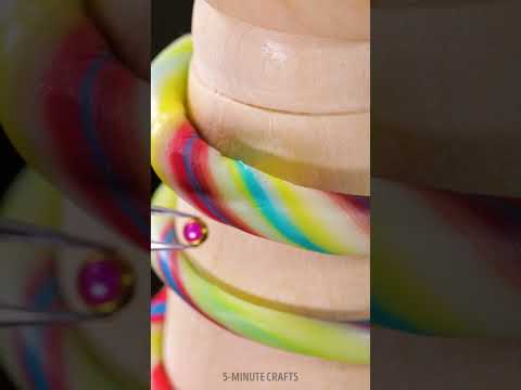 Who said recycling is difficult? Look how we created a pretty plastic bracelet ♻️