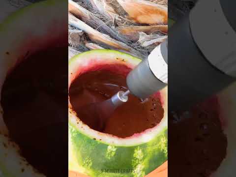 A delicious watermelon ice latte to cool you off in the summer 🍉