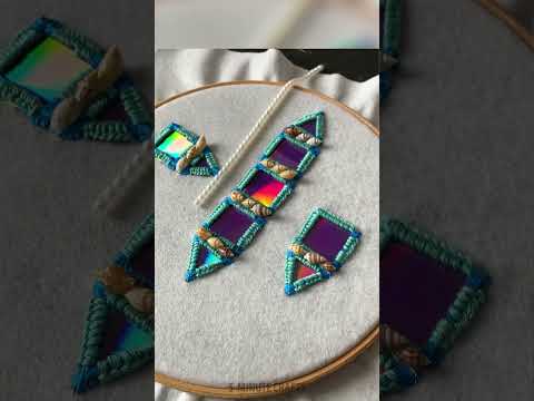 Turn old CDs into festive jewellery set 💿