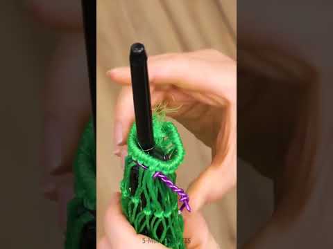 Budget-friendly fishing net made out of a ripped umbrella 🐠