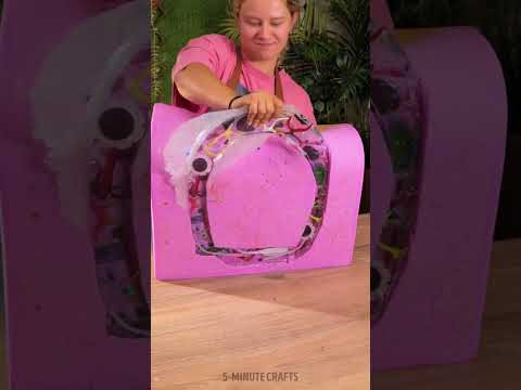 Replace your broken toilet seat with this cool epoxy sunglasses design 🚽