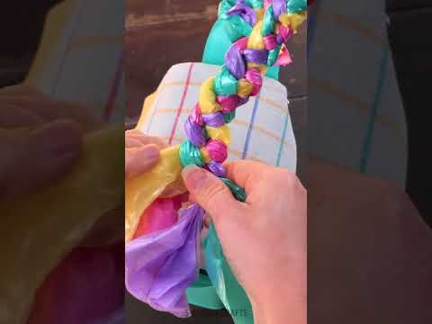 She transformed a plastic bottle into a fashionable bag 🧴
