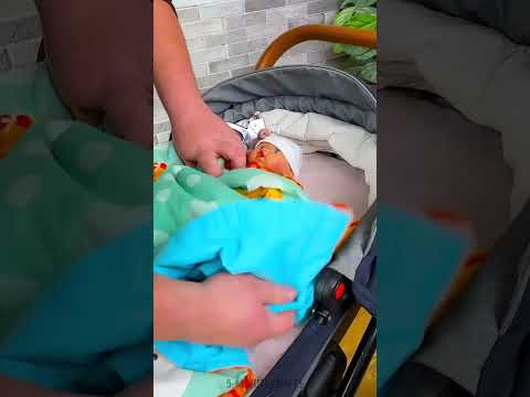 A baby stroller with a secret DIY feature 🔧.