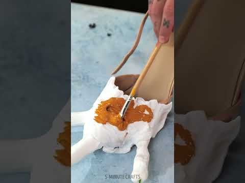 Chicken shoe design from another planet 👠🐓