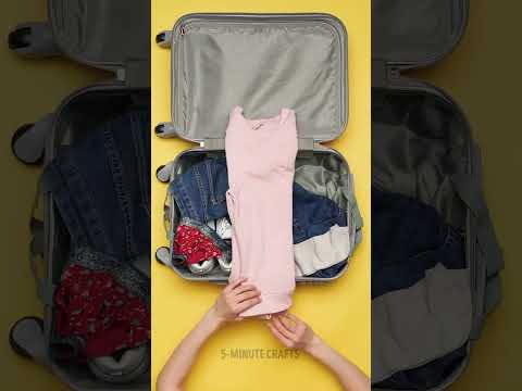 How to Pack a Suitcase the Right Way (to maximize space)