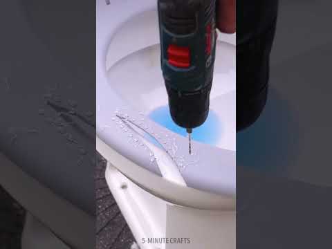 New genius way to fix your broken toilet seat 🔨🚽