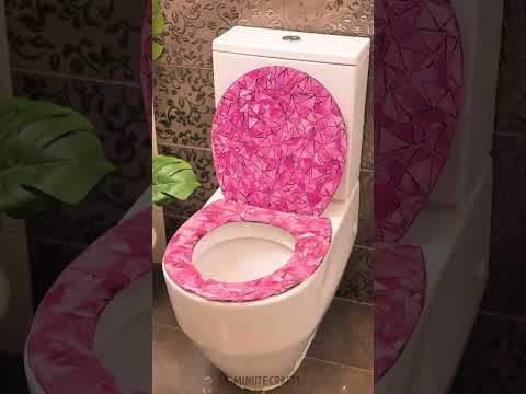 Cardboard decorations for two thrones 📦