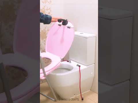 Why do men believe that women are spending more time on the toilet? 🚽