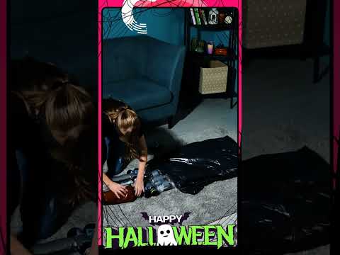 Neighbors might call the cops… 😳🖤🎃