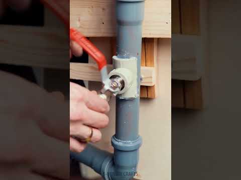Correct way to fix leaky pipes 💦#5MinuteBeat