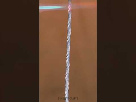 A stunning metallic bracelet made with a twist 🤩