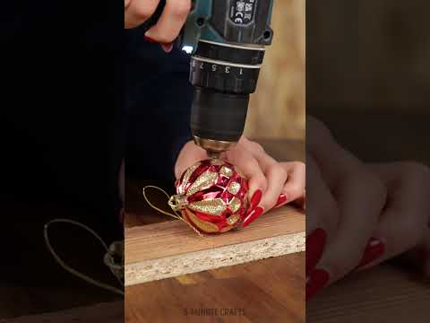 Christmas tree decorated in record time 🎄💨#5MinuteBeat