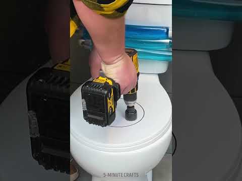 See-through flush – Dad's transparent toilet upgrade! 🤭