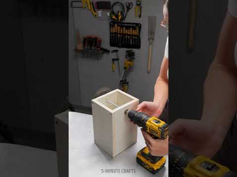 She literally built a table saw 🔩 powered by a hand drill 🤙