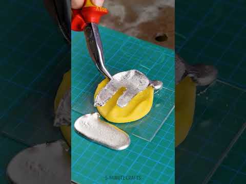 This is Beautiful! She turned her fingers 🖐️ into a ring 💍