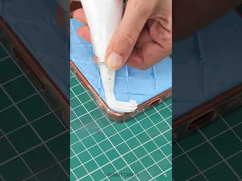 This is definitely one tasty phone hack! 🍰📱