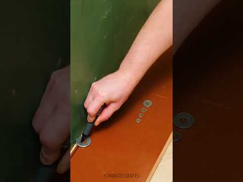 Stop leaving ugly gaps ⭕️ easy flooring hack