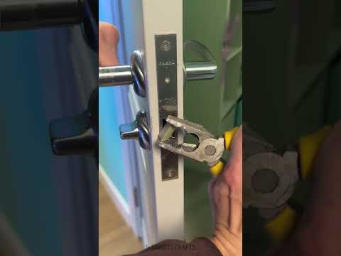 DIY Repair: How to Fix a Faulty Door Lock Fast! 🛠️✨
