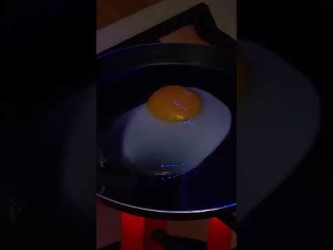 Power outage? Perfect scrambled eggs without a stove or electricity! 🕯️🍳😎