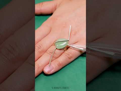 She made a beautiful wire ring in minutes 💍✨