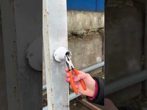 Simple DIY tool and hack for broken bulb 💡